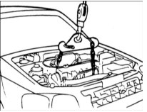 1. Закрепите захваты грузоподъемного механизма за проушины двигателя и поднимите