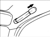 2. Снимите верхние обивки передних, средних и задних стоек.