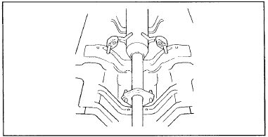 1. Отсоедините основной глушитель от центральной трубы системы выпуска.