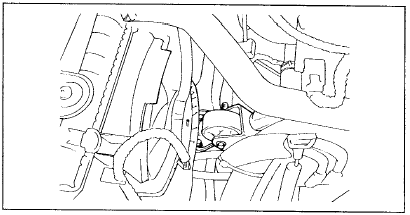 1. Снимите переднюю опору двигателя в сборе с подрамника.