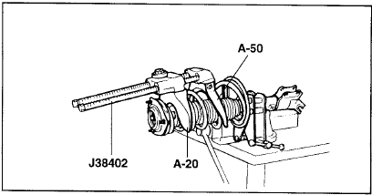 1. С помощью специального инструмента (J38402, А-20 и А-50) сожмите пружину стойки