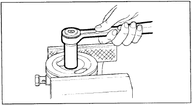 4. Установите шкив насоса гидроусилителя.